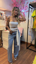 Calça Jeans Wide Leg com Aplicações em Hotfix Lavagem Clara