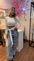 Calça jeans wide leg lavagem clara