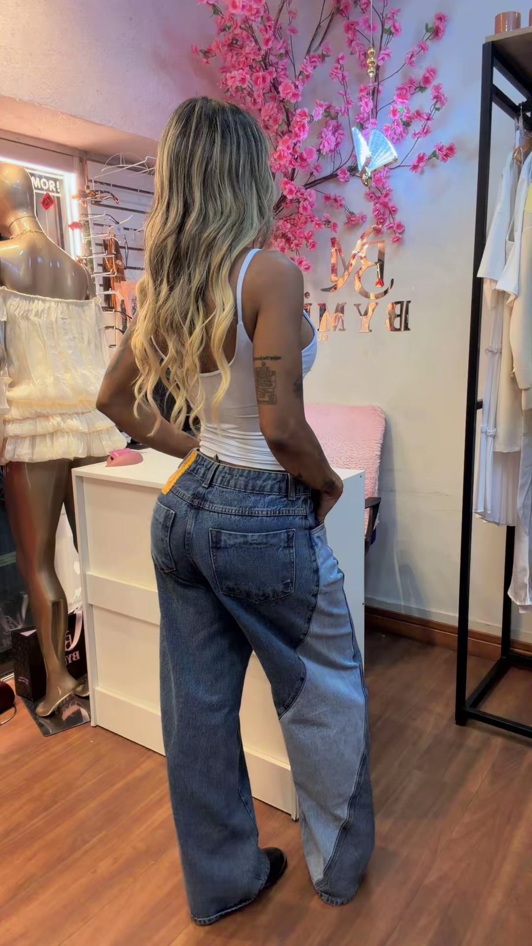 Calça Jeans Wide Leg Lavagem Média Bicolor