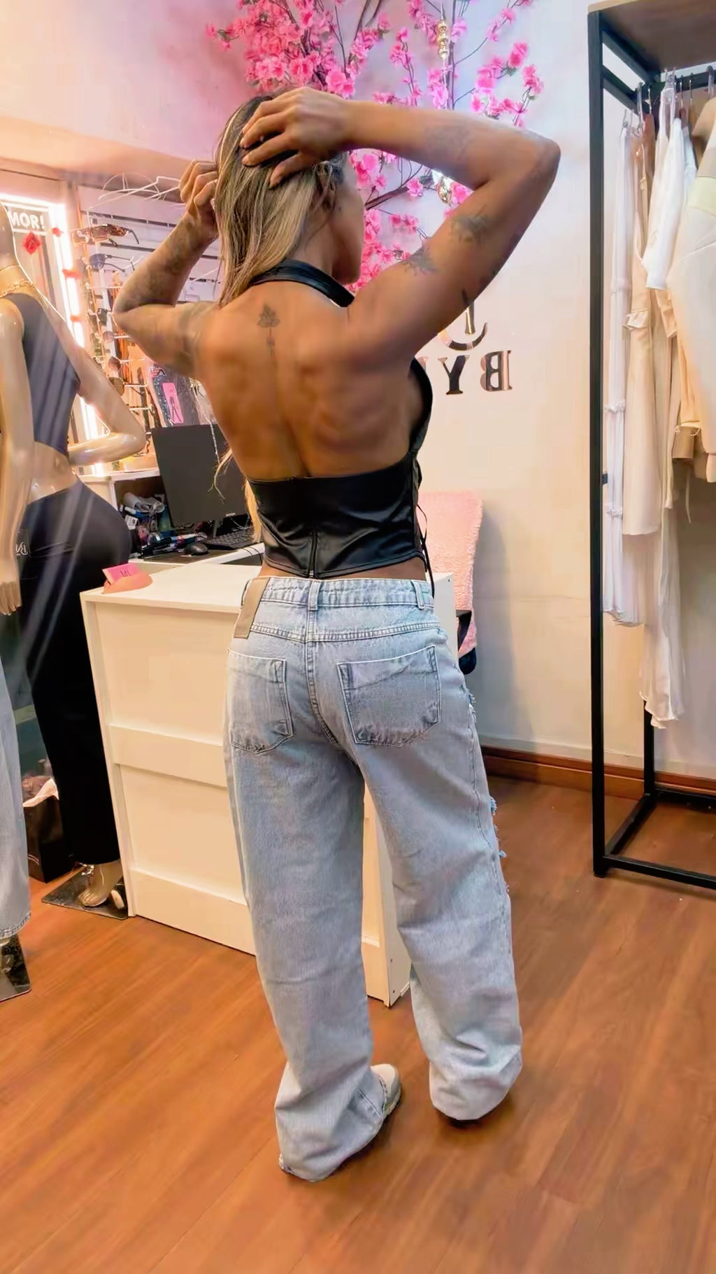 Calça Jeans Wide Leg com Destroyer Lavagem Clara