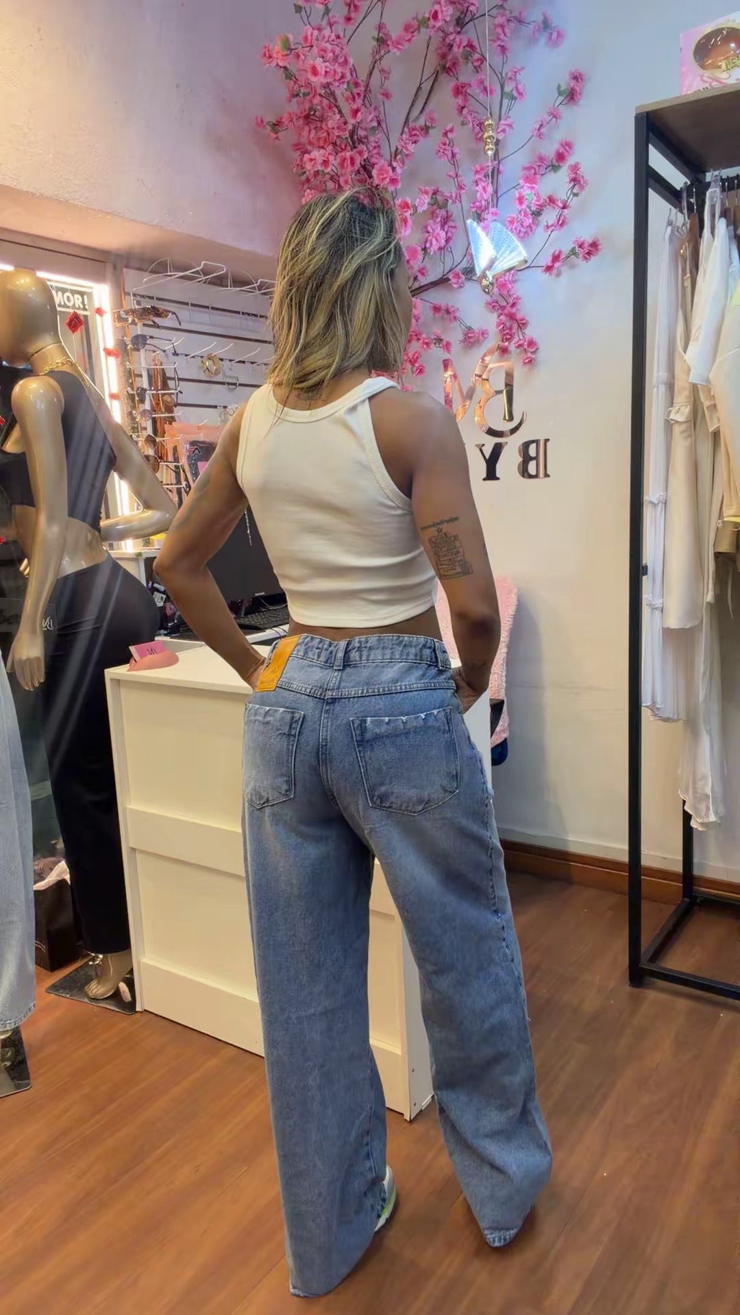 Calça Jeans Wide Leg Lavagem Vintage Média